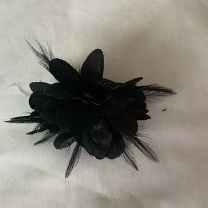 Pretty black hair flower 🌺